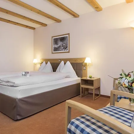 Mountain Plaza מלון