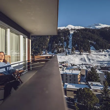 Mountain Plaza מלון