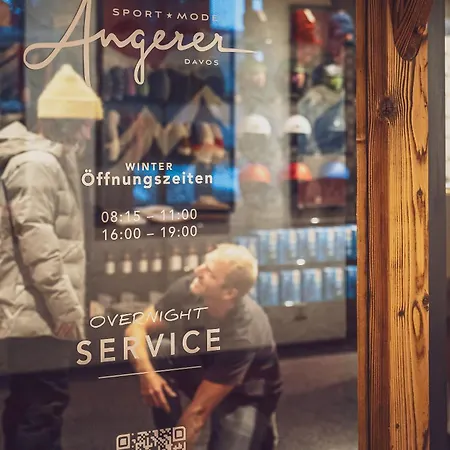 Mountain Plaza מלון 4*