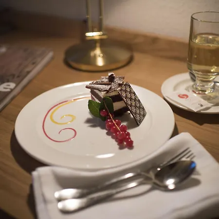 מלון Mountain Plaza 4*