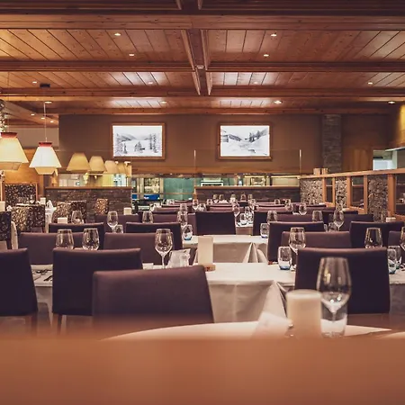 Mountain Plaza מלון 4*